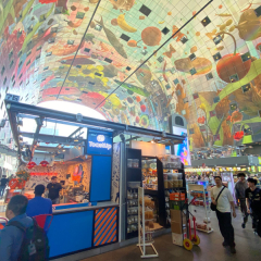 Roterdamas tirgus (Markthal) no iekšpuses.