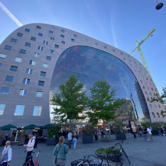 Roterdamas tirgus (Markthal) no ārpuses.