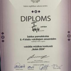 Diploms par iegūto pirmo pakāpi.
