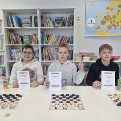 Skolas dambretes turnīrā.