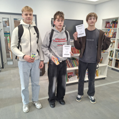 Skolas dambretes turnīrā.