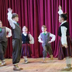 Tautas deju koncertā.