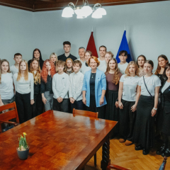 25022026_IZM_tikšanās_ar_skolēnu_pašpārvalžu_konkursa_“Brīvprātīgais_darbs_skolas_un_kopienas_labumam”_uzvarētājiem