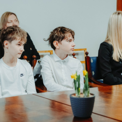 25022026_IZM_tikšanās_ar_skolēnu_pašpārvalžu_konkursa_“Brīvprātīgais_darbs_skolas_un_kopienas_labumam”_uzvarētājiem