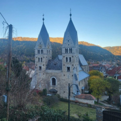 St. Bartholomew katoļu baznīca Friesach pilsētiņā.
