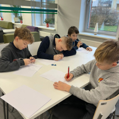 Nodarbība skolas bibliotēkā.