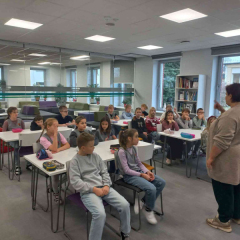 Nodarbība skolas bibliotēkā.