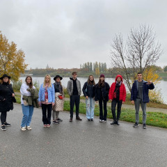 Saldus pamatskolas projekta dalībnieki Vīnē pie upes