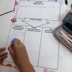 Kadrs no darba procesa. Darba lapa.