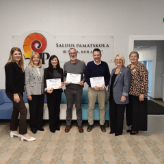 Skolas pedagogi kopā ar spāņu kolēģiem.