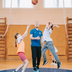 Basketbola nodarbībā kopā ar Latvijas Basketbola savienību.